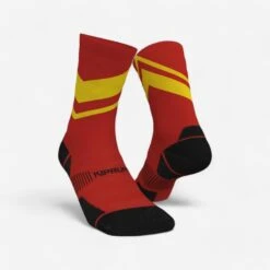 CHAUSSETTES DE RUNNING RUN900 EPAISSES MI-MOLLET ROUGES JAUNES
