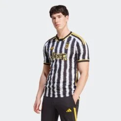ADIDAS Maillot Domicile Juventus Adulte Saison 2023 2024 11 ADIDAS Maillot Domicile Juventus Adulte Saison 2023 2024 -Sport Vêtements Magasin maillot domicile juventus adulte saison 2023 2024 3